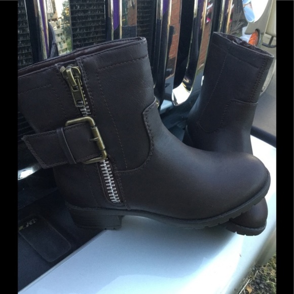 SALE!! BRAND NEW Booties - Picture 7 of 8